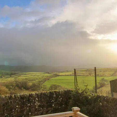 Shepherds Hut At Maes Stunning Fell Views And Next Door To Popular Cafe For Sweet Treats Nyaraló