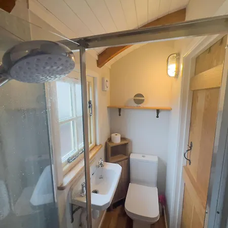 Shepherds Hut At Maes Stunning Fell Views And Next Door To Popular Cafe For Sweet Treats Nyaraló Uldale