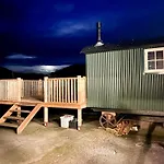 Nyaraló Shepherds Hut At Maes Stunning Fell Views And Next Door To Popular Cafe For Sweet Treats *