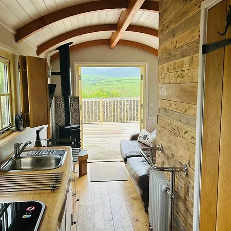 Shepherds Hut At Maes Stunning Fell Views And Next Door To Popular Cafe For Sweet Treats Holiday home Uldale