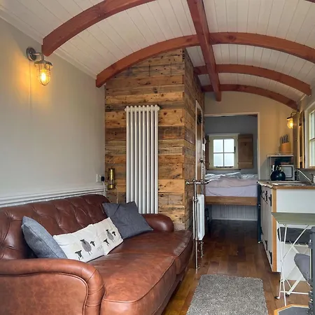 Nyaraló Shepherds Hut At Maes Stunning Fell Views And Next Door To Popular Cafe For Sweet Treats