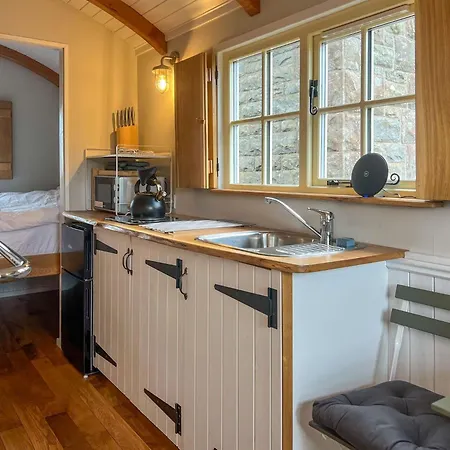 Shepherds Hut At Maes Stunning Fell Views And Next Door To Popular Cafe For Sweet Treats Holiday home Uldale